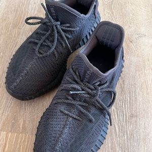 ADIDAS YEEZY